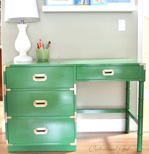 kelly-green-campaign-desk-closeup-cg1